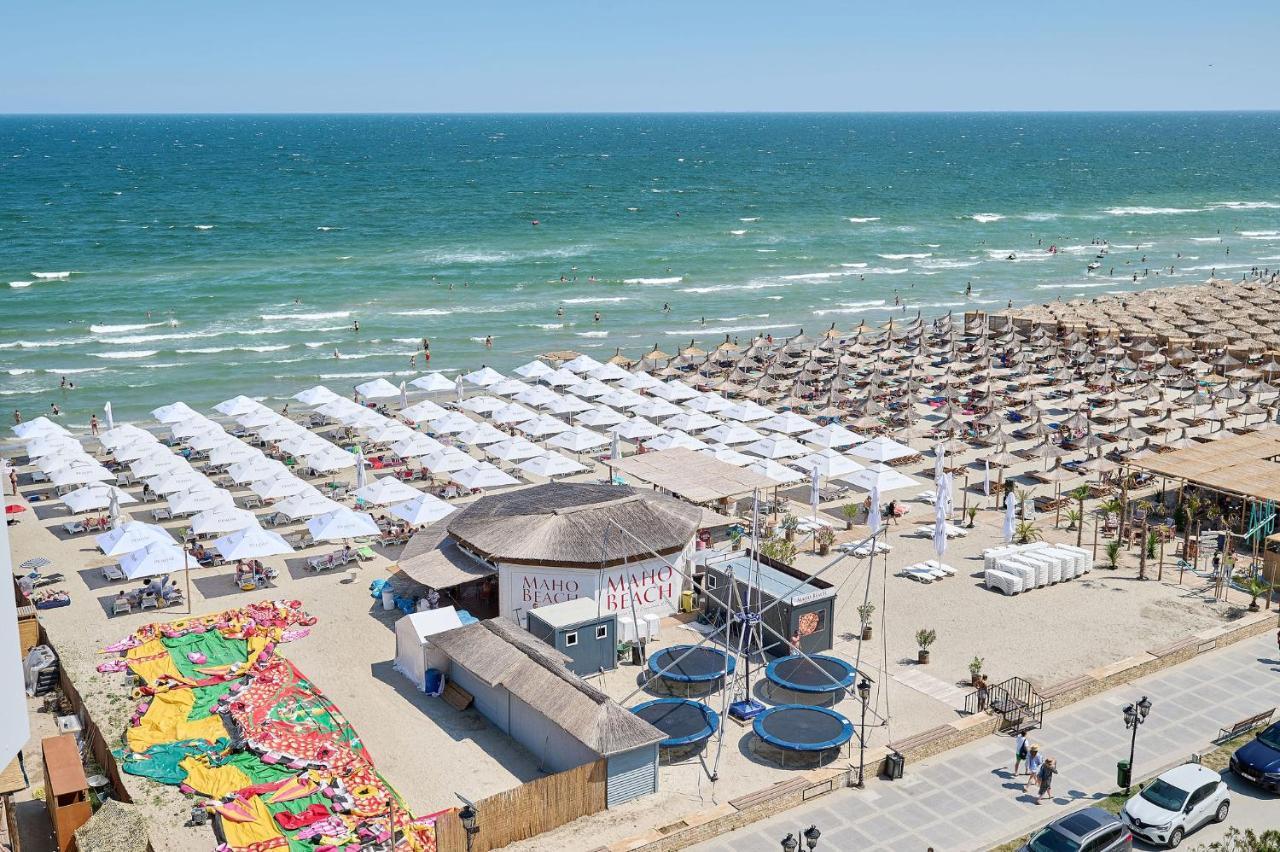 Wave N' Sea Apartment In Infinity Beach Resort - Parking Mamaia Bagian luar foto