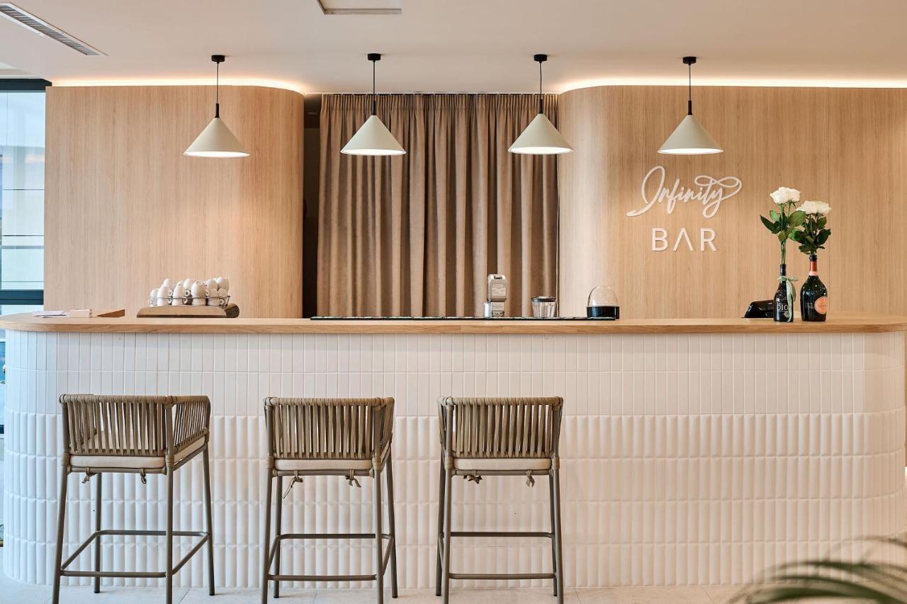 Wave N' Sea Apartment In Infinity Beach Resort - Parking Mamaia Bagian luar foto